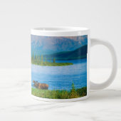 Elchbulle im Wonder Lake Jumbo-Tasse (Rechts)