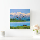 Elchbulle im Wonder Lake Quadratische Wanduhr (Zuhause)