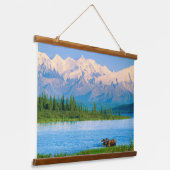 Elchbulle im Wonder Lake Wandteppich Mit Holzrahmen (Gewinkelt)