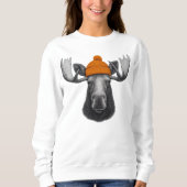 Elchbulle mit Beanie – Mountain Wildlife Crew Sweatshirt (Vorderseite)