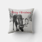 Elche im Winter auf der schneebedeckten Straße Wei Kissen (Rückseite)