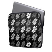 Elder Leaf Muster Schwarz Weiß Grau Laptopschutzhülle (Vorderseite Links)