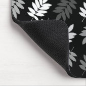 Elder Leaf Muster Schwarz Weiß Grau Mousepad (Ecke)