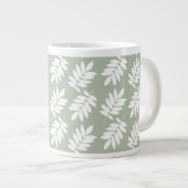 Elder Leaf Pattern White on Green Jumbo-Tasse (Vorderseite Rechts)