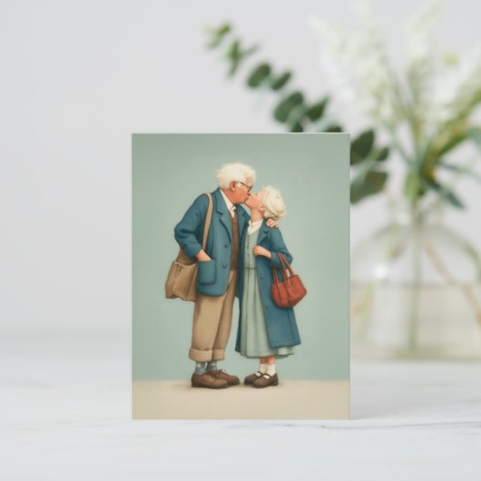 Elderly Couple Sharing Tender Kiss Postkarte (Stehend Vorderseite)