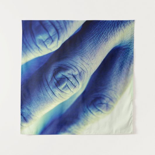 Electric Blue Hand Tapestry Wandteppich (Vorderseite (Horizontal))