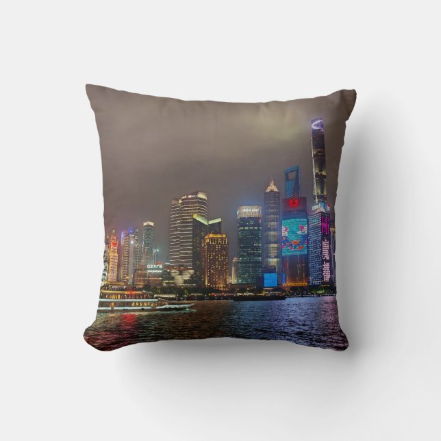 Electric Dreams - Futuristic Shanghai Skyline, A C Kissen (Vorderseite)