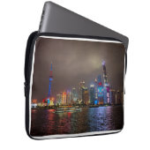 Electric Dreams - Futuristic Shanghai Skyline, A C Laptopschutzhülle (Vorne Rechts)