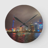 Electric Dreams - Futuristic Shanghai Skyline, A C Runde Wanduhr (Vorderseite)
