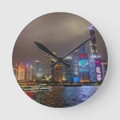 Electric Dreams - Futuristic Shanghai Skyline, A C Runde Wanduhr (Vorderseite)