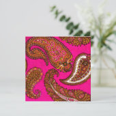 Electric Fuscia Paisley Wedding Einladung (Stehend Vorderseite)