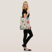 Electric Works™ Blumen-Taschentuch-Tasche Tasche (Am Model)
