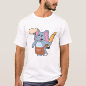 Elefant als Koch mit Button und Teig T-Shirt (Vorderseite)