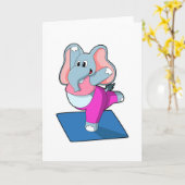 Elefant bei Yoga Stretching Übungen in Stehend Karte (Gelbe Blume)