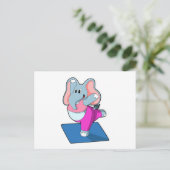 Elefant bei Yoga Stretching Übungen in Stehend Postkarte (Stehend Vorderseite)