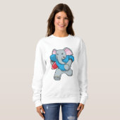 Elefant beim Fußball mit Ausrüstung Sweatshirt (Vorne ganz)