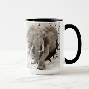 Elefant, der durch die Mauer bricht Tasse