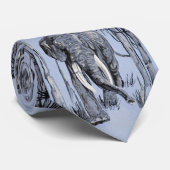 Elefant, der durch die waldreiche Savanne in Blau Krawatte (Gerollt)