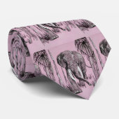 Elefant, der durch die waldreiche Savanne in Rosa  Krawatte (Gerollt)