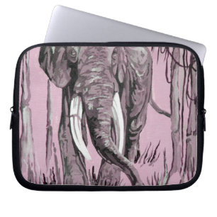 Elefant, der durch die waldreiche Savanne in Rosa Laptopschutzhülle