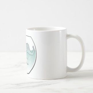 Elefant, der herum in der Goldfisch-Schüssel Kaffeetasse