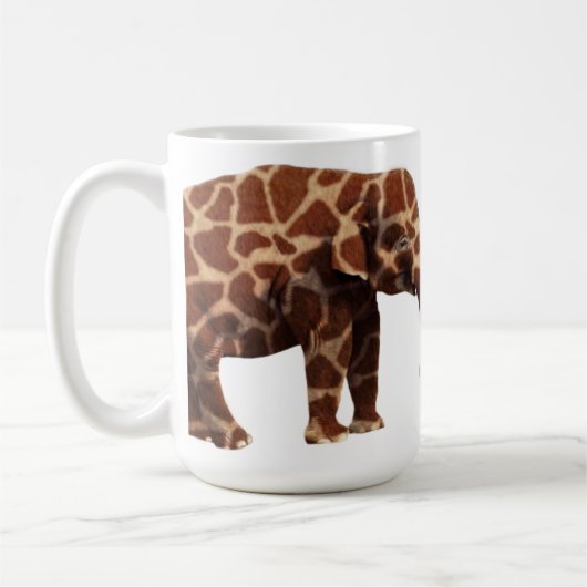 Elefant, der sein eine Giraffe denkt Kaffeetasse (Links)