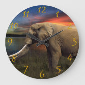 Elefant draußen in der Savanne Tierebene Große Wanduhr (Vorderseite)