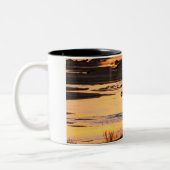 Elefant im Fluss bei Sunset Zweifarbige Tasse (Links)