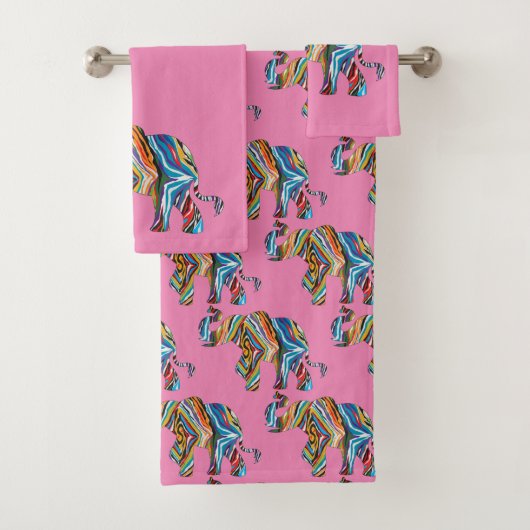 Elefant in einem psychedelischen Zebra-Muster Badhandtuch Set (Insitu)