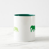 Elefant in Grün Zweifarbige Tasse (Mittel)