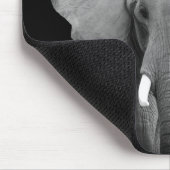 Elefant in Schwarz und Weiß Mousepad (Ecke)