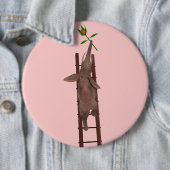 Elefant klettert auf einer Leiter Button (Beispiel)