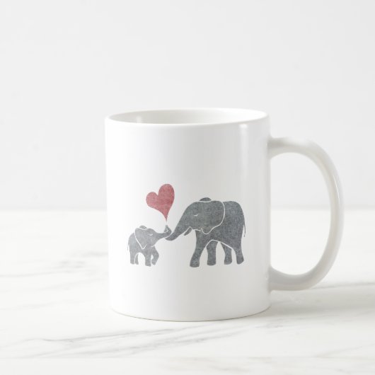 Elefant umarmt graue Mama und Baby mit rotem Kaffeetasse (Rechts)