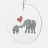Elefant umarmt graue Mama und Baby mit rotem Keramikornament (Links)