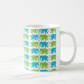 Elefant umarmt Kaffee-Tasse Kaffeetasse