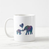 Elefant umarmt Regenbogen-Mama und Baby mit Herzen Kaffeetasse (Links)