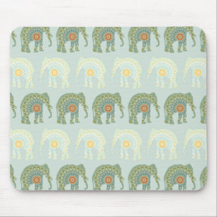 Elefant und Mandala in Hellgrün Mousepad
