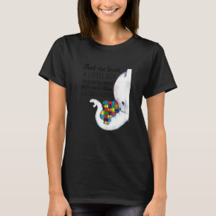 Elefant und sie liebte den kleinen Jungen sehr seh T-Shirt