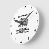Elefanten haben die besten Erinnerungen, die sie n Runde Wanduhr (Winkel)