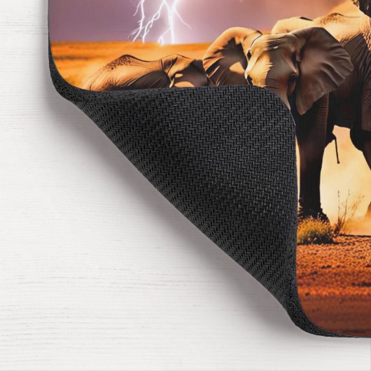 Elefanten im Gewitter Mousepad (Ecke)