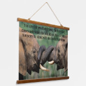 Elefanten zusammenhalten, die sich gegenseitig Stä Wandteppich Mit Holzrahmen (Gewinkelt)