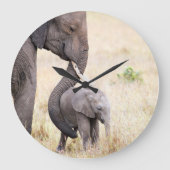 Elefantenbaby der Mutter Liebe Große Wanduhr (Vorderseite)