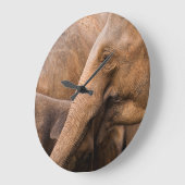 Elefantenfamilie: Majestic Wildlife Große Wanduhr (Winkel)