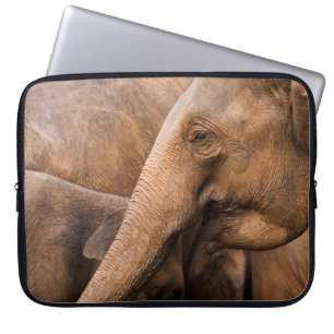 Elefantenfamilie: Majestic Wildlife Laptopschutzhülle