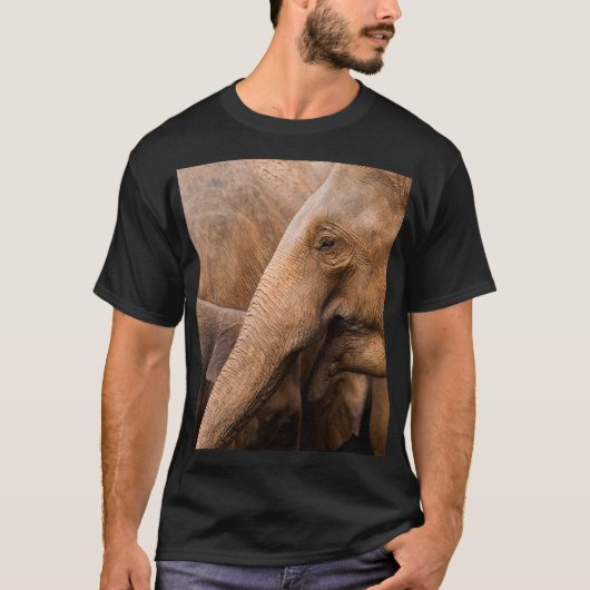 Elefantenfamilie: Majestic Wildlife T-Shirt (Vorderseite)