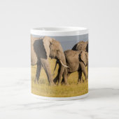 Elefantenfamilienwandern Jumbo-Tasse (Vorderseite)