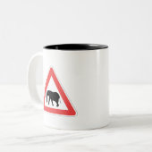 Elefantenkreuzungsschild Tasse (Vorderseite Links)