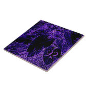 Elefantenohr-Blätter im tiefsten Lila Fliese (Seite)