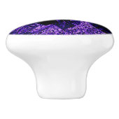 Elefantenohr-Blätter im tiefsten Lila Keramikknauf (Seitenansicht)