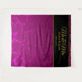 Elegan Fuchsia Pink Gold Black Mr & Mrs Backdrop Wandteppich (Vorderseite (Horizontal))